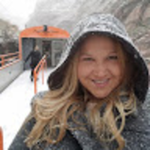 Meet your Posher, Lara - Picture 1 of 1